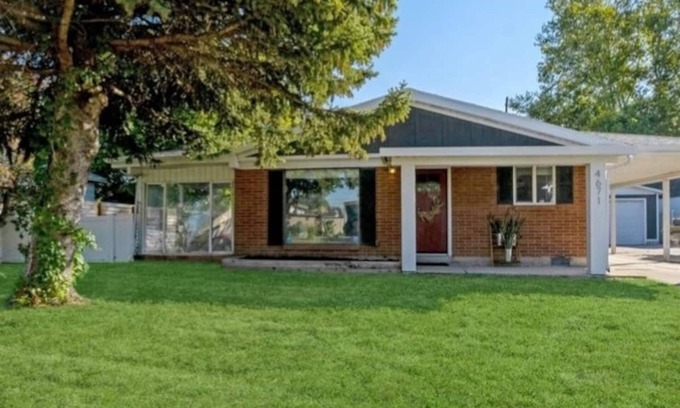 Millcreek House | Great Home Minutes to Airport, Interstates, Mountains, Park City, & Ski Resorts!