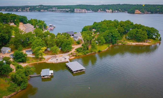 Lake Ozark Cabin | Great location, fishing cabin, sleeps 2 , full kitchen, and ramp/boat slip