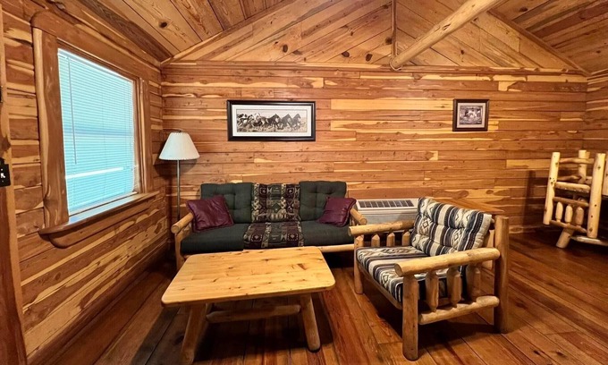 Fifty-Six Cabin | Great Oaks Cabins, Cabin 4