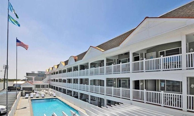 Avalon Condo | GREAT OCEAN VIEWS from this second floor condo