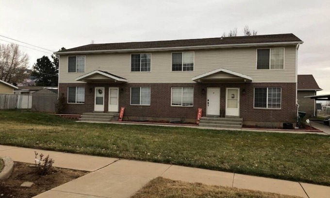 Layton House | Great PRIVATE Family T-Home! Easy Access City & Mountains!