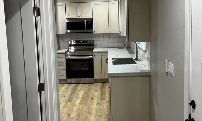 Modesto House | Great property for traveling nurses or internships