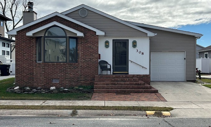 Country Club Estates House | Great Rehoboth Beach House - 3.5 Blocks to Beach!