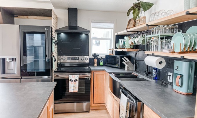 East Millcreek House | Greatest Snow on Earth | New Remodel | Quick access to all canyon resorts