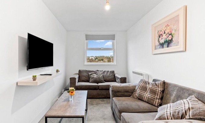 Hove Apartment | Green Luxe Grove | Brighton Central | 3 Beds