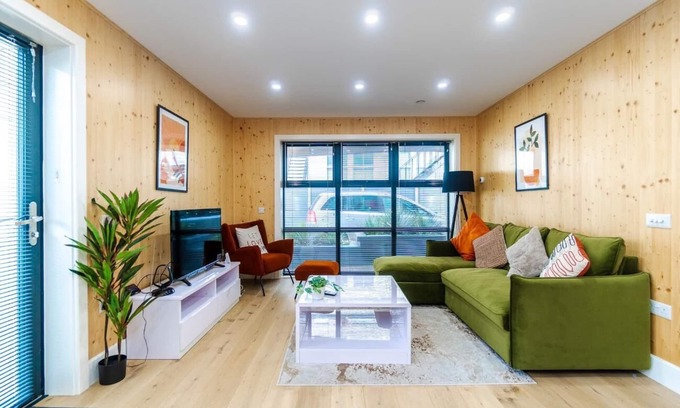 Hove House | Green Mews 2 with Free Parking | By My Getaways
