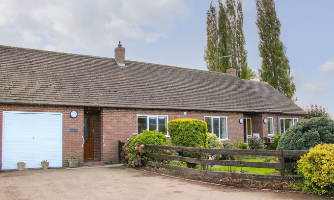 Ludlow Cottage | GREENACRES, pet friendly, with a garden in Woofferton