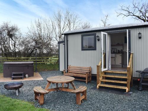 Gilcrux House | Greengill Farm Shepherds Hut- Ukc3632