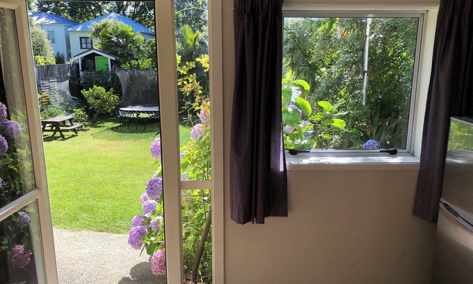 Grey Lynn House | Grey Lynn Studio w. Sauna - Central to Park, Supermarket, Cafe's and Bar's