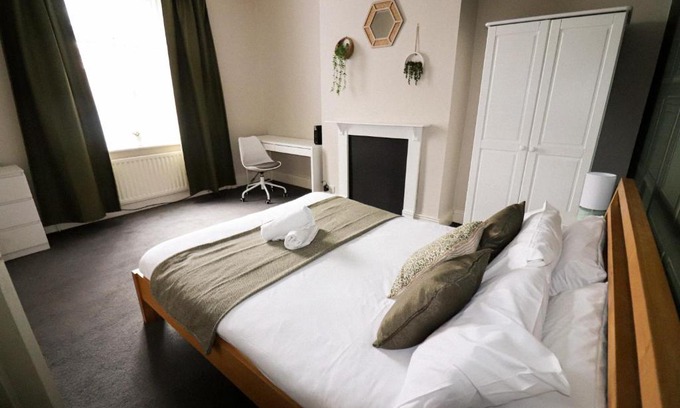 Tynemouth Apartment | Grey St Apt - Free Parking - King Bed - Long Stays Welcome - Under New Management
