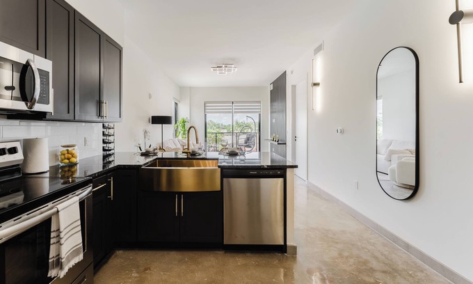Hollywood Resort | Griffin's Apartment
