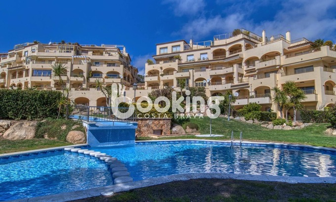 Sant Feliu de Guixols Apartment | GROUND FLOOR WITH TERRACE FOR 4 PEOPLE WITH SEA VIEWS AND AT THE FOOT OF THE POO