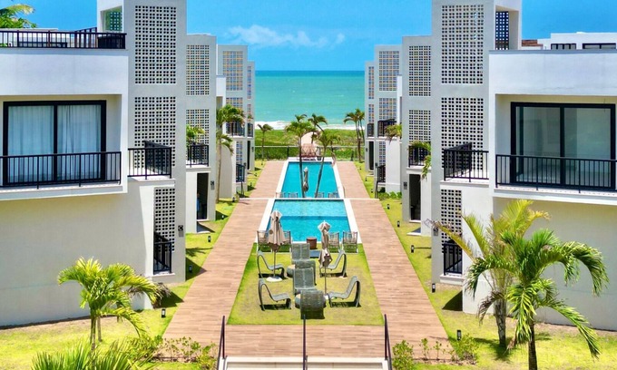 Itacimirim Apartment | Ground Floor Apartment 3/4 (2 Suites) Cond. Feet in the Sand – Quinta das Lagoas Beach
