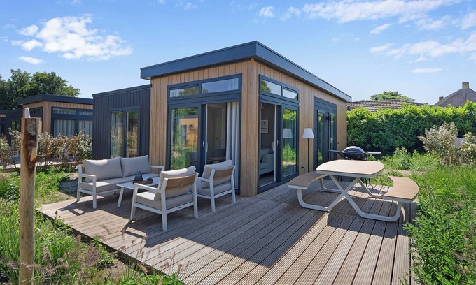 Ouddorp House | Ground-floor new-build holiday home in Duynhof park with luxury kitchen, air conditioning and sunny terrace with electric BBQ.