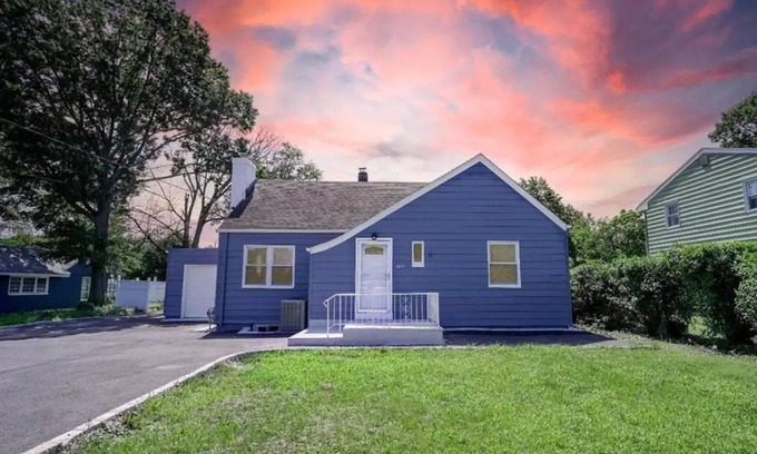 Randolphville House | Ground floor of a private house