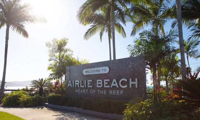 Jubilee Pocket Apartment | Ground floor unit direct pool access