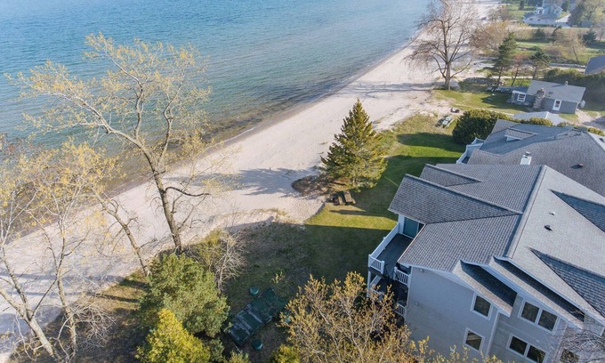 Jacksonport Condo | Ground Level Sand Beach Condo - Only 2 Fall Weekends Still Available!