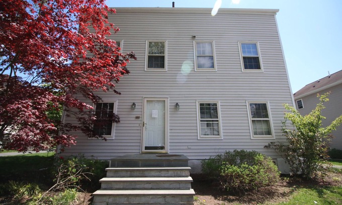 Pennington House | Group getaway mansion in the heart of Pennington