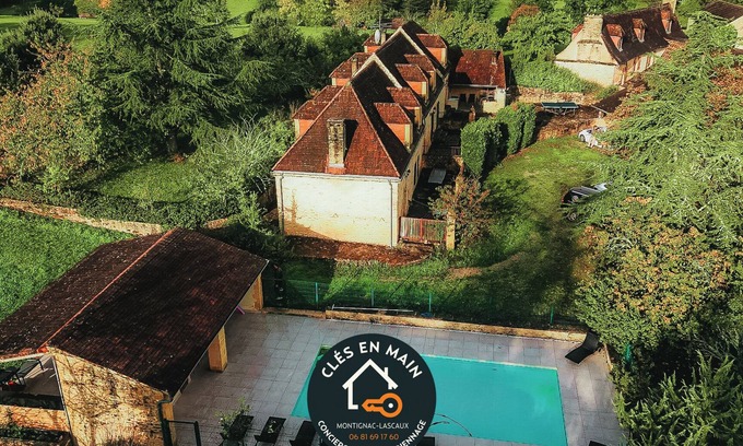 La Chapelle-Aubareil House | Group gite, swimming pool and tennis court