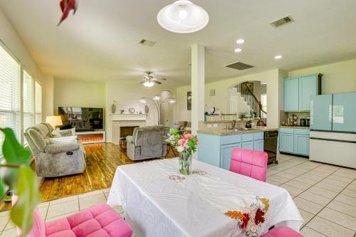 Houston House | Group-Ready Getaway in North Houston!