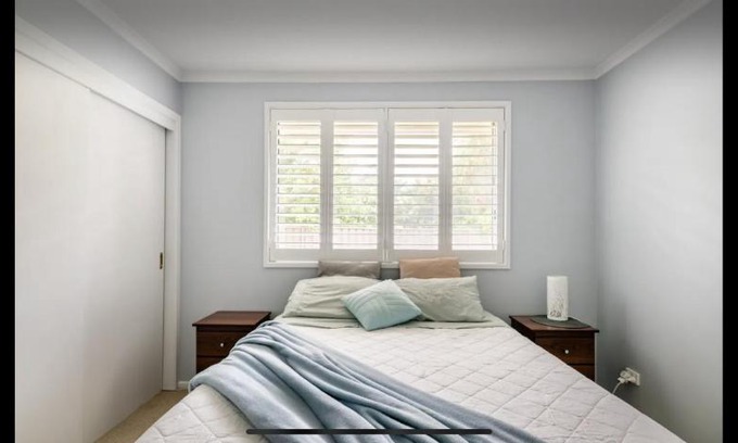 Gladstone Park House | Guest ensuite room with private entrance