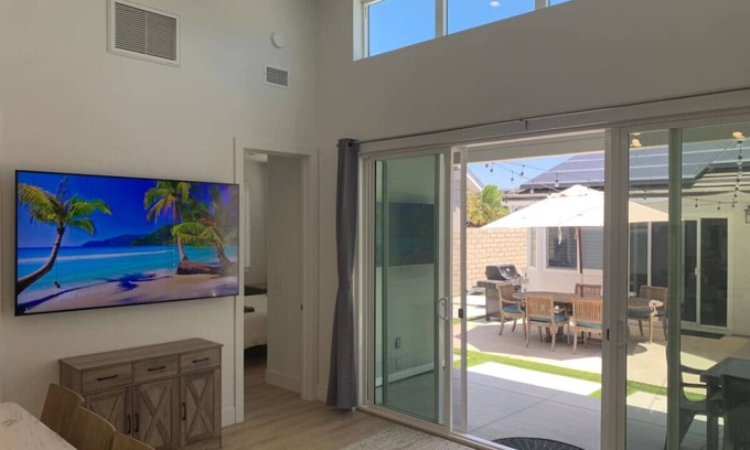 Huntington Beach House | Guest House | Close To Beach | Hot Tub | Privacy