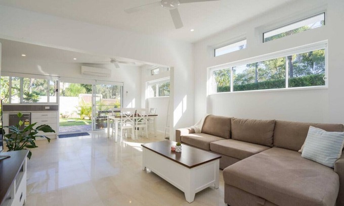 Palm Beach House | Guest House in Central Palm Beach