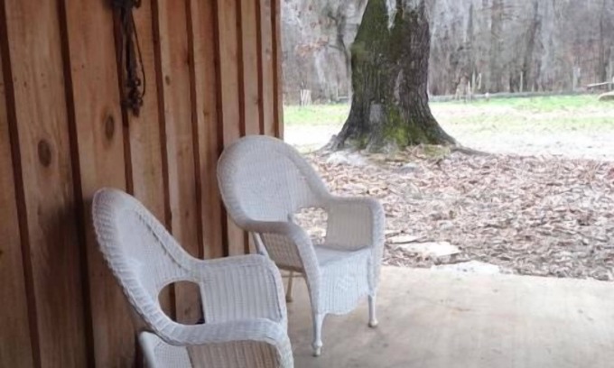 Flora Apartment | Guest House In Country With Plenty Of Privacy For A Weekend- Get Away.