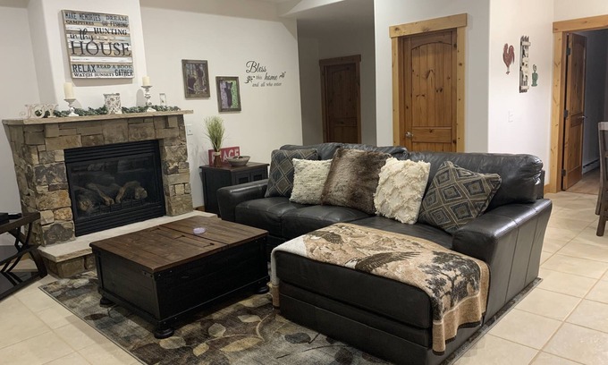 Gypsum House | Guest Level with Mountain View