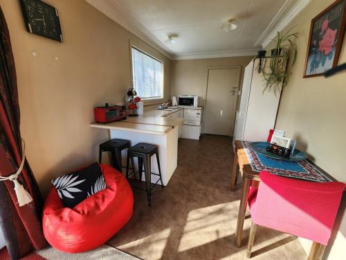 Oamaru Apartment | Guest Suite with private entry own kitchen and bathroom