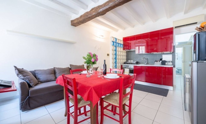 Parma City Centre Apartment | GuestHost - Bright and Central Apartment in Parma