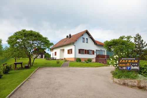 Catrnja House | Guesthouse Zafran