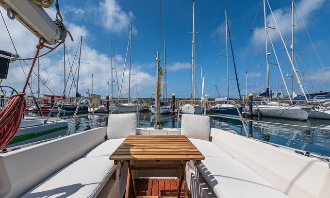 Leixões Boat Rental | GuestReady - BlackBird - Sailboat Experience