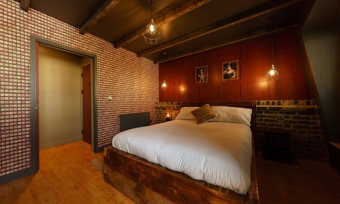 Tower Hamlets Apartment | GuestReady - Charming heritage stay in London