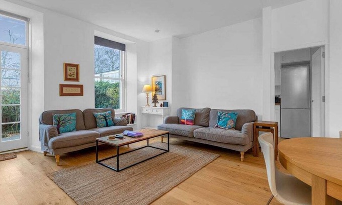 Marchmont Apartment | GuestReady - Modern Comfort near The Meadows