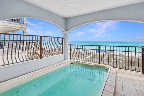 Fort Walton Beach - Destin House | Gulf Front, Pool, Hot Tub- 2 Kitchens - Elevator