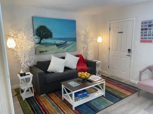 Gulf Shores Apartment | Gulf Shores Getaway steps away from the pool!