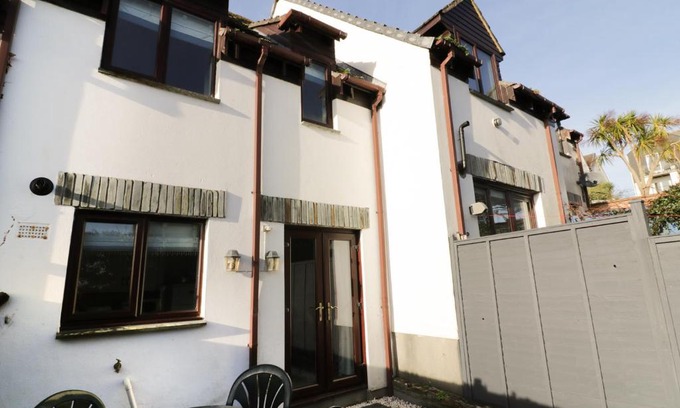 Treator House | Gull Cottage