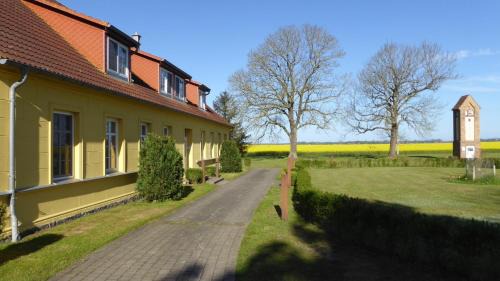 Gingst Apartment | Gut Rattelvitz, Galerie D OST