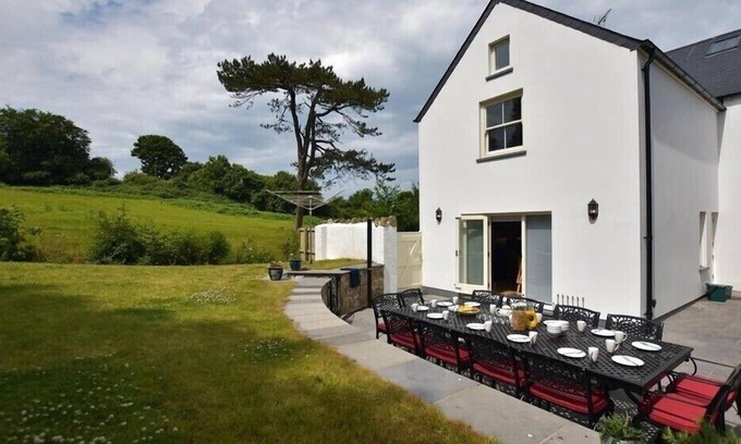 Newport Cottage | GWELFOR, NEWPORT, family friendly in Newport, Pembrokeshire