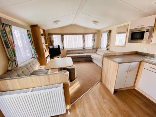 Newquay House | GWENNAP RETREAT - 3 bedroom self catering caravan close to Porth beach
