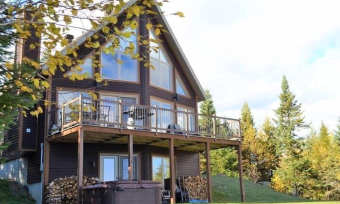 Saint-Joseph-de-la-Rive House | Hôtel à la maison - Chalet l'Odyssée, spa et Vue