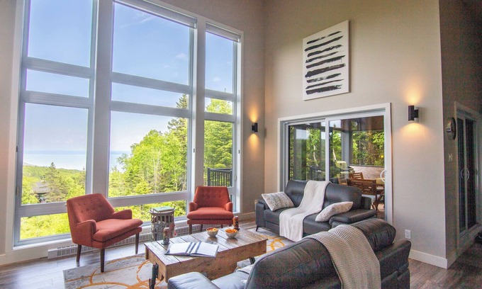 Saint-Joseph-de-la-Rive Ski Chalet | Hôtel à la maison - Panorama, spa et fleuve
