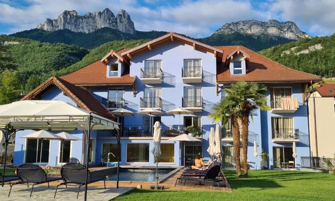 Talloires-Montmin Hotel | Hôtel Le Mouton Bleu