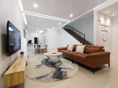 Shah Alam House | H+M Residence II [3km] to Setia City Convention