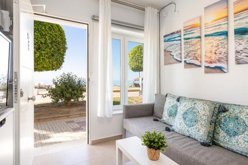 La Cala del Moral Apartment | H2La Cala del Moral Estudio 1ª linea mar en paseo maritimo