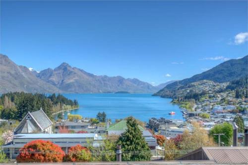 Queenstown City Centre House | Habeke Bothy - epic views - 700mtrs to town