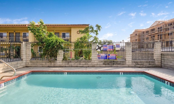 La Puente Hotel | Hacienda Inn