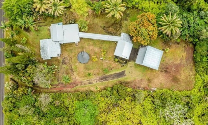 Keaau House | Hale Hialoa: Entire Property, 4 Homes, 8 Beds, 1 acre in HPP