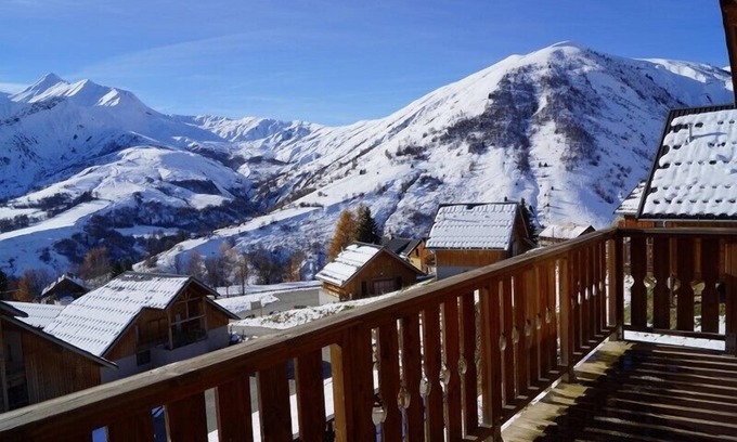 Saint-Jean-d'Arves Apartment | Half-chalet with 10 beds, clear view